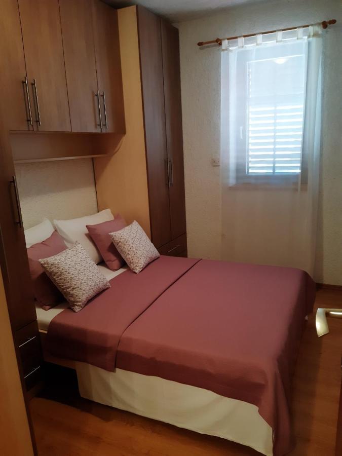 Apartment Margareta By El-Pi Tours Njivice Extérieur photo
