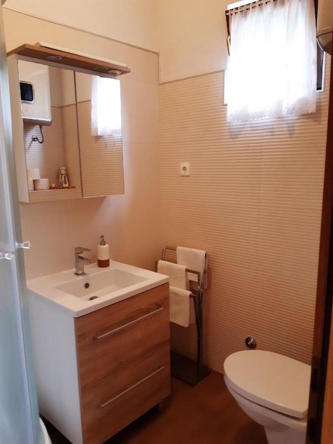 Apartment Margareta By El-Pi Tours Njivice Extérieur photo