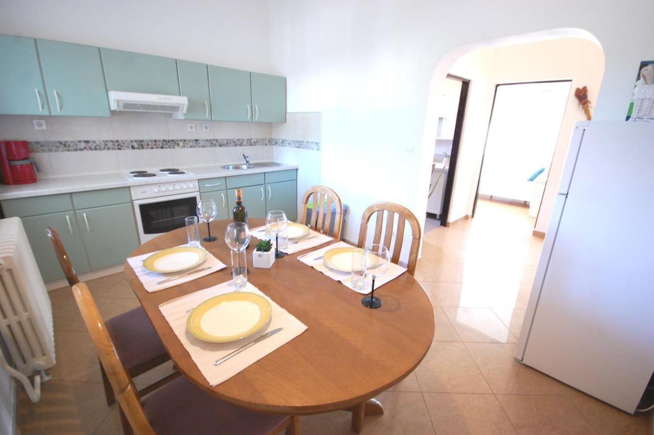 Apartment Margareta By El-Pi Tours Njivice Extérieur photo