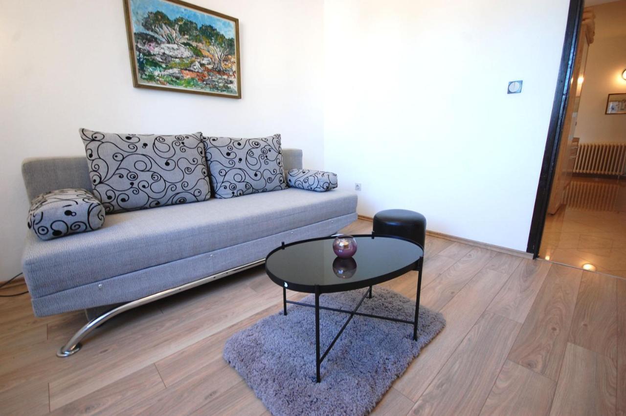 Apartment Margareta By El-Pi Tours Njivice Extérieur photo